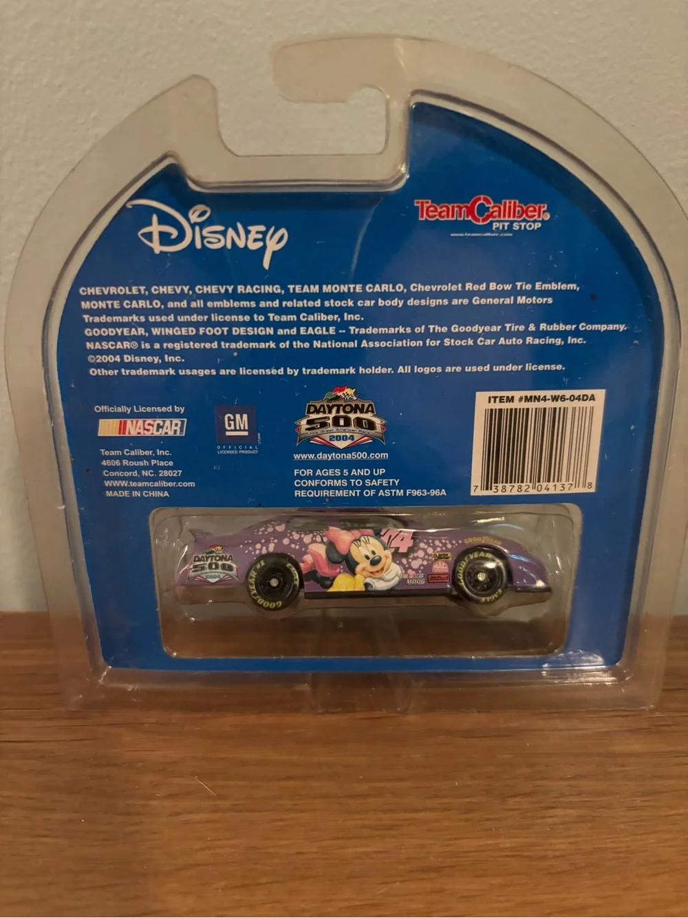 Disney 2004 Team Caliber Minnie Mouse NASCAR diecast 1/24 scale Daytona 500 NEW